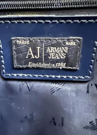 Cумка armani jeans, состояние см. фото. из недостатков есть потертости на лаковой поверхности, разме4 фото