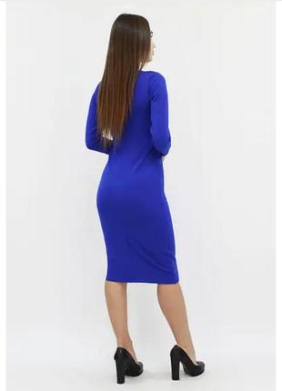 Удобное повседневное платье-футляр синего цвета2 фото