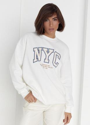 Укороченный утепленный женский свитшот с вышитой надписью nyc