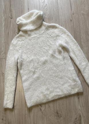 Красивый свитер белый под мохер с 6-8