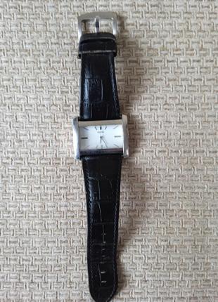 Часы guess