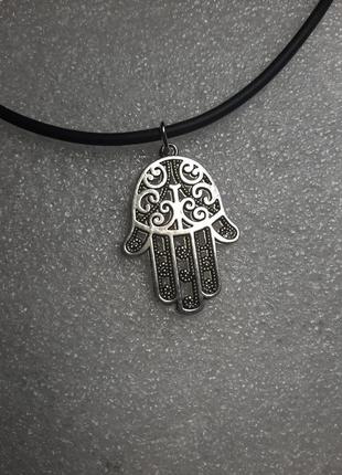 Подвес на каучуковом шнурке