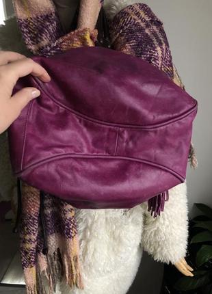 Фиолетовая кожаная сумка мешок7 фото