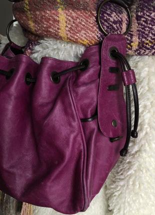 Фиолетовая кожаная сумка мешок4 фото