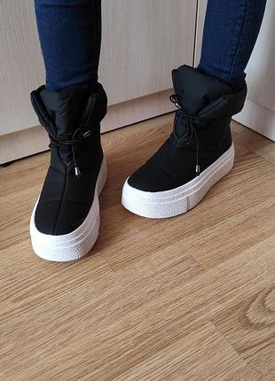 Дутики на високій білій підошві