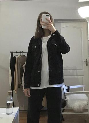 Чорна джинсова куртка джинсовка