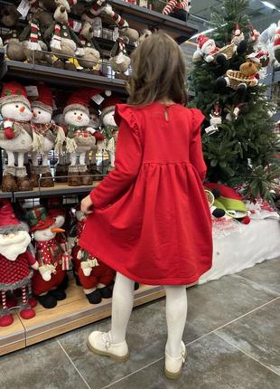 Красное новогоднее платье трикотажное для девочек с крыльями3 фото