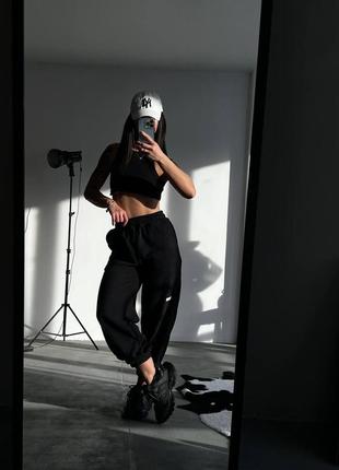 Трендовые спортивные штаны свободного кроя
