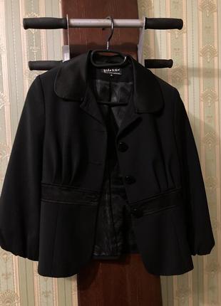 Черный короткий пиджак