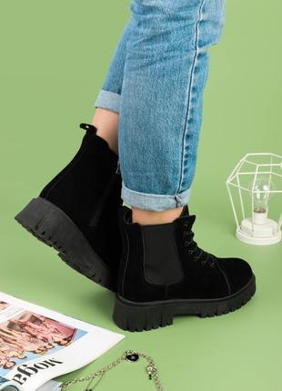 Жіночі зимові чорні черевики із еко-замші