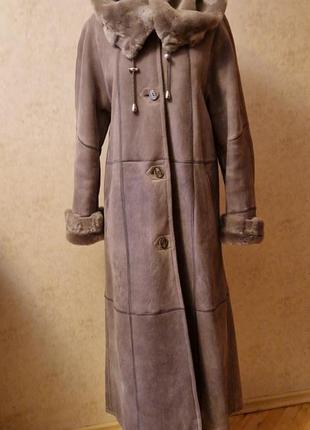 Очень длинная, современная , натуральная дубленка!