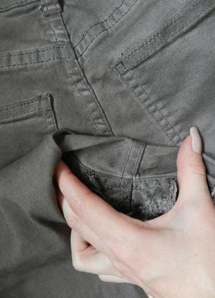 Круті джинси хакі з ефектом рванки5 фото