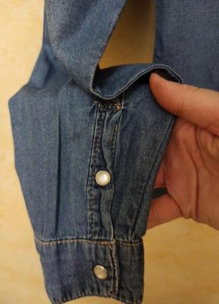 Джинсовая котоновая тоненькая рубашка на кнопках5 фото