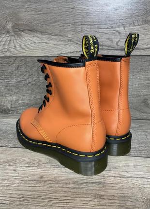 Оригинальные ботинки dr. martens 1460 orange smooth 25714659 36 размер 23 см (23.5)3 фото