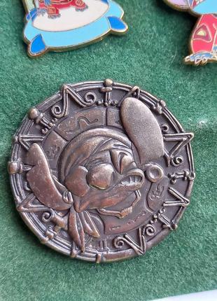 Брошь знак десней