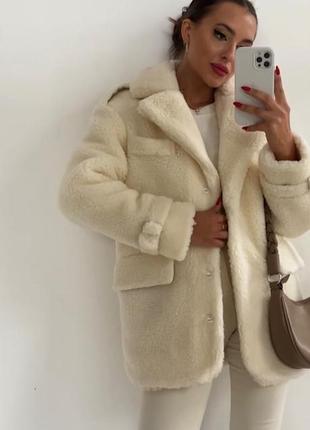 Стильная курточка шубка оверсайз овчина стержена теплая шубка белая