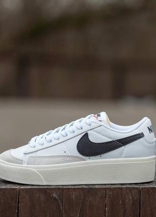 Женские кроссовки белые nike blazer low plat