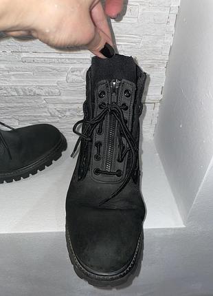 Стильные демисезонные ботинки preppy