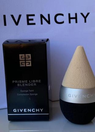 Блендер/спонж для макияжа givenchy