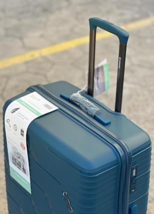 Качественный чемодан из полипропилен, надежный, гибкий пластик на котором можно держать, дорожная сумка8 фото