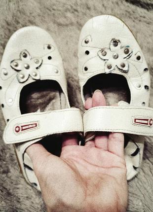 Туфли детские, закрытые сандали2 фото