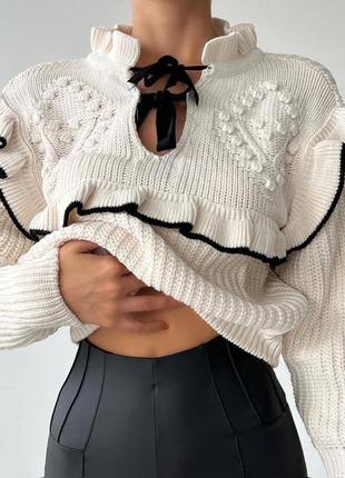Вязаный свитер с рюшами воротником стойкой4 фото