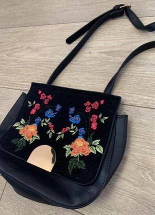 Сумка мини черная вышитая цветы