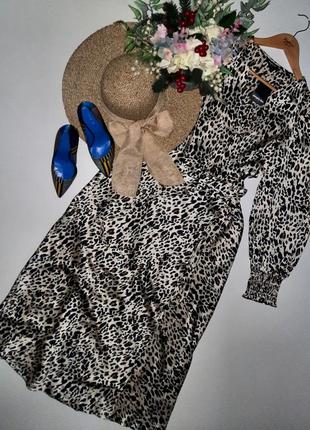 Фантастическое новое сатиновое платье на запах у леопардовый принт1 фото