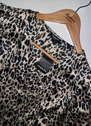 Фантастическое новое сатиновое платье на запах у леопардовый принт3 фото