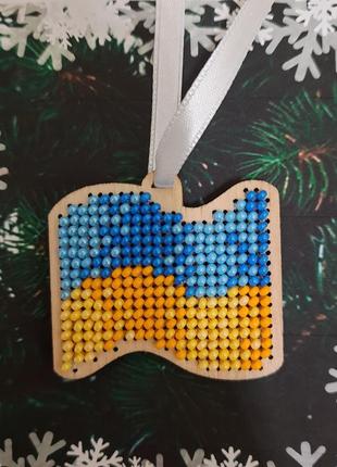 Новогодняя патриотическая игрушка на елочку вышита бисером с двух сторон