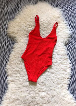 Слитный цельный сдельный купальник яркий алый жатка купальник цільний закритий