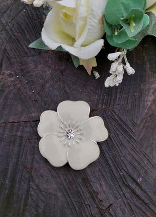 Винтажный кулон 🌸белая эмаль в форме цветка(диаметр-4.6 см)3 фото
