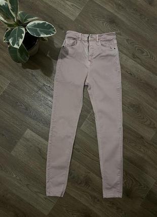 Нежно розовые скинни джинсы от stradivarius