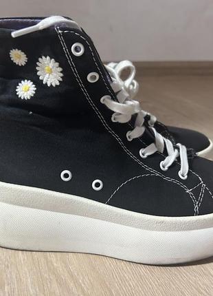Кеди bershka