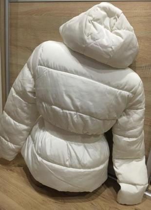 Зимняя куртка пуффер брендовая качественная теплая пуховик молочная белая дута с капюшоном фирменная резервед с мехом зима8 фото