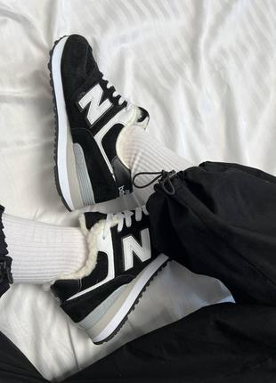 Кроссовки nb 574 black/white fur6 фото