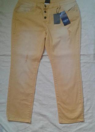 Легкие джинсы с потертостями 18 размер