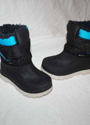 Зимние сапоги фирмы quechua 29 размера по стельке 18 см.