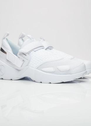 Jordan sales trunner white