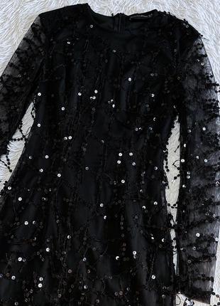 Черное нарядное платье prettylittlething в пайьетках