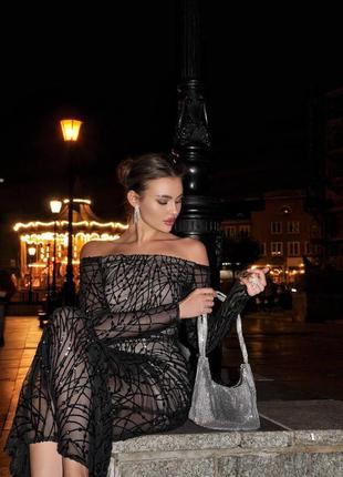 Розкішна вечірня сукня