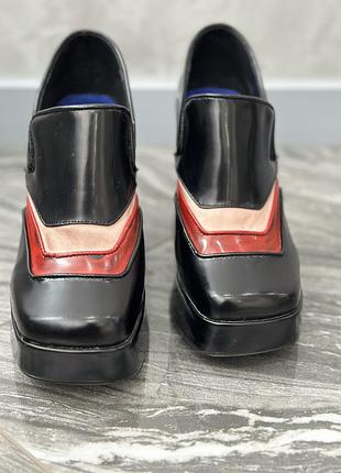 Туфли на каблуках и платформе