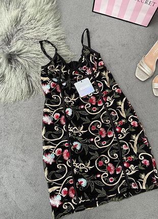 Міні-сукня розшита квітами