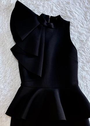 Черное нарядное платье river island с воланом2 фото
