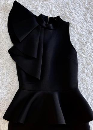 Черное нарядное платье river island с воланом3 фото