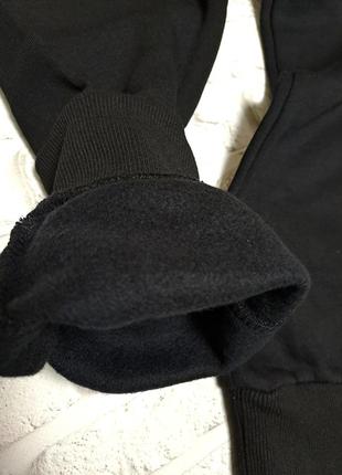 Утепленные спортивные штаны grace, джоггеры, с начесом и накладными карманами8 фото