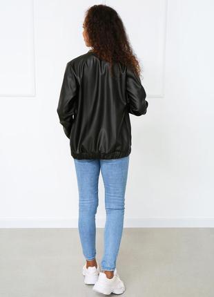 Бомбер кожаный женский куртка на молнии короткая демисезонная5 фото