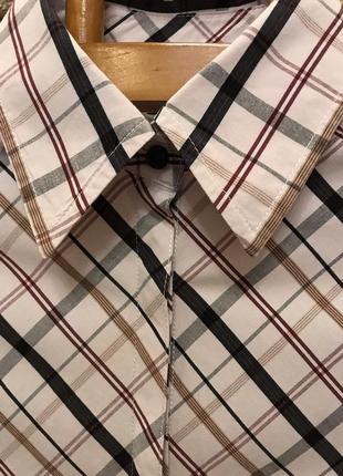 Очень красивая и стильная брендовая рубашечка в клетку.