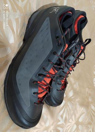 Треккінгові оригінальні водовідштовхуючі ботінки arc'teryx
