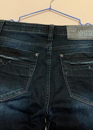 Темные джинсы с дырками3 фото